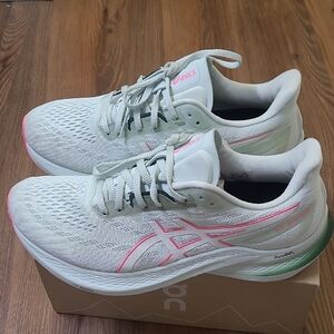 Oasis Women's Running Shoes -‎ White and Pink for women zise 9.